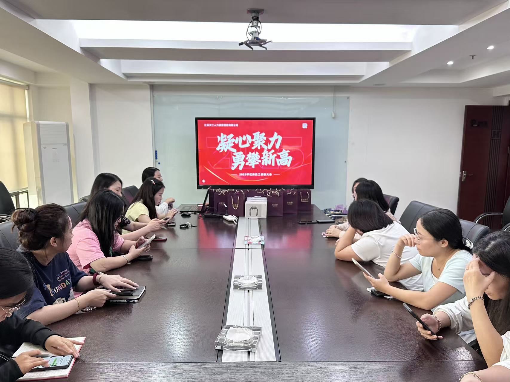 榮耀加冕 見(jiàn)證優(yōu)秀|天仁人力舉辦優(yōu)秀員工表彰大會(huì )